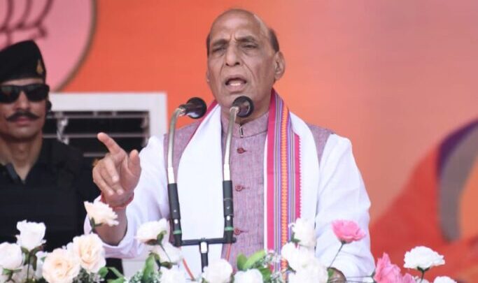 जैसे दुनिया से डायनासोर लुप्त हो गया वैसे ही कांग्रेस पार्टी देश से लुप्त हो जाएगी – राजनाथ सिंह