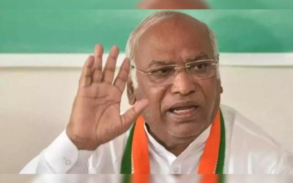चुनाव आते ही केंद्रीय एजेंसियां बीजेपी की असली ‘पन्ना प्रमुख’ बन जाती है : मल्लिकार्जुन खडग़े चुनाव आते ही केंद्रीय एजेंसियां बीजेपी की असली ‘पन्ना प्रमुख’ बन जाती है : मल्लिकार्जुन खडग़े