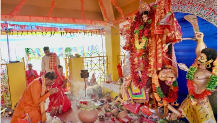 CM विष्णु देव साय और धर्मपत्नी कौशिल्या साय की भक्ति : गृहग्राम में रामनवमी में रमे नजर आये मुख्यमंत्री साय, भंडारे में भी हुए शामिल