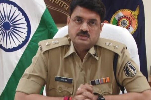 GRP आरक्षक अपने साले के बैंक अकाउंट में जमा करवाता था गांजा तस्करी का पैसा, तस्करी के पैसे से बनवाया मकान खरीदी लक्जरी गाड़ियां…..पिछले कई वर्षो से गांजा तस्करी में थे संलिप्त…आरोपियों की करीब डेढ करोड की संपत्ति की गई फ्रीज    अवैध मादक पदार्थ गांजा के तस्करी में शामिल जीआरपी आरक्षक व उनके परिजनो के नाम पर गांजा तस्करी की अर्जित आय से क्रय संपत्ति सफेमा कोर्ट मुम्बई द्वारा की गई फ्रीज