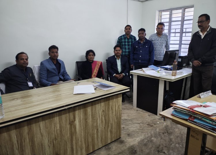 निर्वाचन प्रेक्षक सुनील कुमार चंद्रवंशी और व्यय प्रेक्षक नंदकिशोर चक्रधारी ने निर्वाचन व्यय लेखा पंजी की जांच निर्वाचन प्रेक्षक सुनील कुमार चंद्रवंशी और व्यय प्रेक्षक नंदकिशोर चक्रधारी ने निर्वाचन व्यय लेखा पंजी की जांच