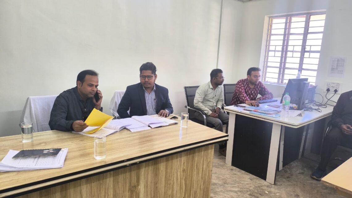 व्यय प्रेक्षक नन्द किशोर चक्रधारी ने द्वितीय दैनिक व्यय लेखा रजिस्टर का किया जांच व्यय प्रेक्षक नन्द किशोर चक्रधारी ने द्वितीय दैनिक व्यय लेखा रजिस्टर का किया जांच
