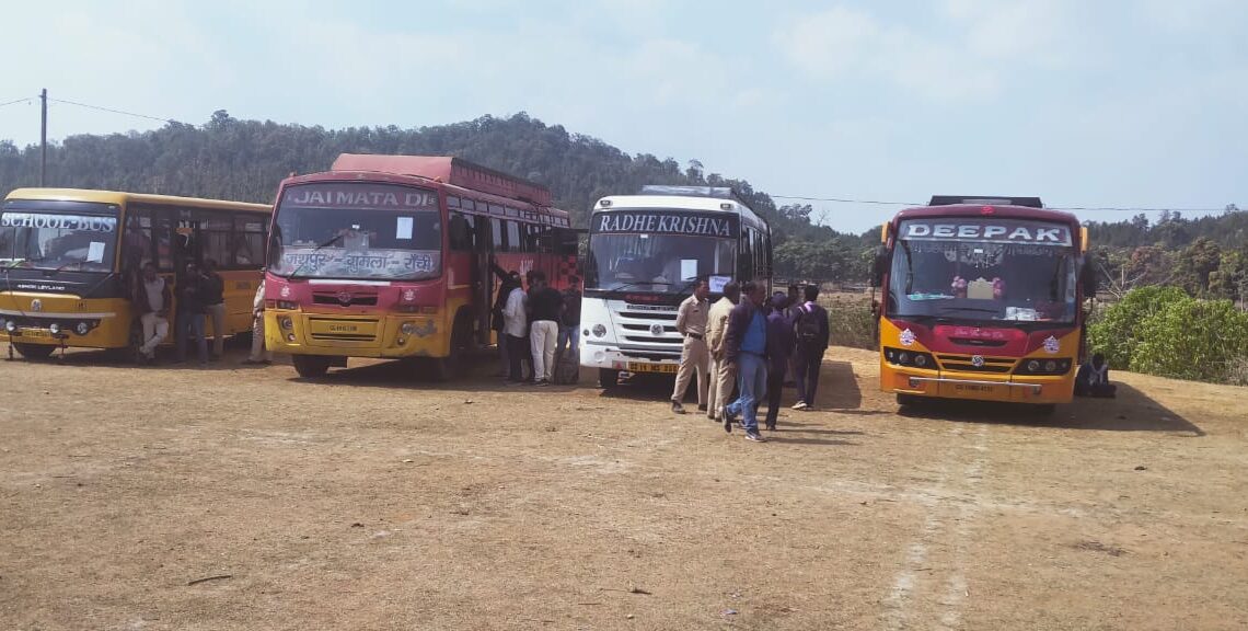 त्रिस्तरीय पंचायत चुनाव 2025 जशपुर, मनोरा, दुलदुला और कुनकुरी जनपद पंचायत क्षेत्रों में मतदान हेतु मतदान दल हुए रवाना,403 मतदान केंद्रों में 20 फरवरी को होंगे मतदान त्रिस्तरीय पंचायत चुनाव 2025 जशपुर, मनोरा, दुलदुला और कुनकुरी जनपद पंचायत क्षेत्रों में मतदान हेतु मतदान दल हुए रवाना,403 मतदान केंद्रों में 20 फरवरी को होंगे मतदान