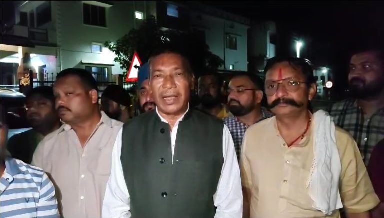 मुख्यमंत्री के समधी ने दर्ज की जीत, पंचायत चुनाव में कांग्रेस प्रत्याशी को दी मात, क्या कांग्रेस जिलाध्यक्ष देंगे इस्तीफा ? मुख्यमंत्री के समधी ने दर्ज की जीत, पंचायत चुनाव में कांग्रेस प्रत्याशी को दी मात, क्या कांग्रेस जिलाध्यक्ष देंगे इस्तीफा ?