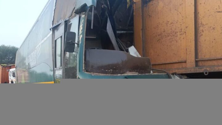 कुंभ जा रही बस दुर्घटनाग्रस्त, तीन लोगों की गयी जान, कईयों की हालत गंभीर