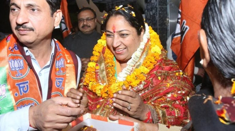 जानिये कौन है रेखा गुप्ता? जो बनेगी दिल्ली की मुख्यमंत्री, कल दोपहर लेगी शपथ जानिये कौन है रेखा गुप्ता? जो बनेगी दिल्ली की मुख्यमंत्री, कल दोपहर लेगी शपथ