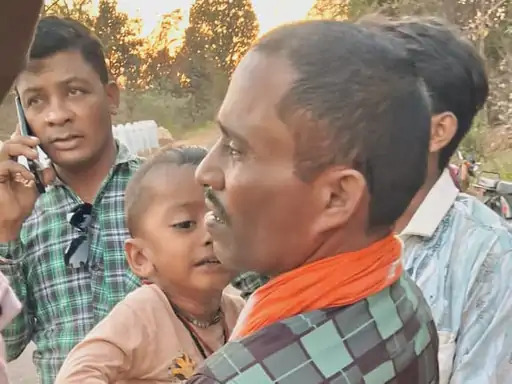 भीषण सड़क हादसे में तीन लोगों की गयी जान, तेज रफ्तार में गाड़ियां आपस में भिड़ी