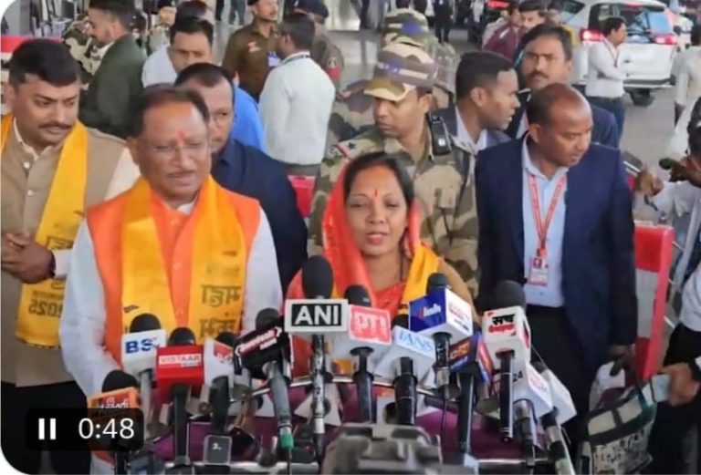 महाकुंभ स्नान: मुख्यमंत्री बोले, संगम में डुबकी लगाकर छत्तीसगढ़ की खुशहाली की करेंगे कामना, मुख्यमंत्री की धर्मपत्नी बोली महाकुंभ स्नान: मुख्यमंत्री बोले, संगम में डुबकी लगाकर छत्तीसगढ़ की खुशहाली की करेंगे कामना, मुख्यमंत्री की धर्मपत्नी बोली