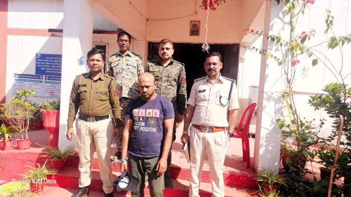 थाना कोण्डागांव एवं सायबर टीम की कार्यवाहीधार्मिक भावनाओं को आहत करने वाले विशेष समुदाय के ईमरान खान को पुलिस ने किया गिरफ्तार