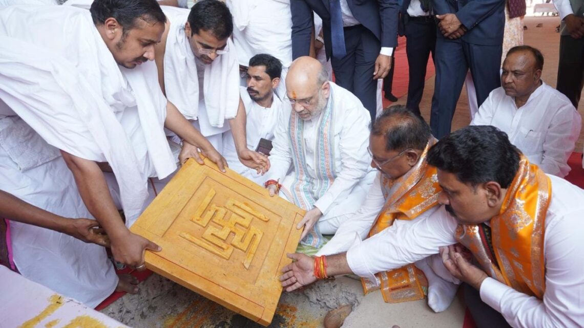 आचार्य विद्यासागर जी महाराज ने हमें सिखाया कि हमारी संस्कृति ही हमारी पहचान है – केंद्रीय गृह मंत्री श्री अमित शाह आचार्य जी के उपदेश प्रकाश स्तंभ की तरह: पथ को आलोकित कर देती है सन्मार्ग पर चलने की प्रेरणा – मुख्यमंत्री श्री विष्णुदेव साय आचार्य विद्यासागर जी महाराज ने हमें सिखाया कि हमारी संस्कृति ही हमारी पहचान है – केंद्रीय गृह मंत्री श्री अमित शाह आचार्य जी के उपदेश प्रकाश स्तंभ की तरह: पथ को आलोकित कर देती है सन्मार्ग पर चलने की प्रेरणा – मुख्यमंत्री श्री विष्णुदेव साय