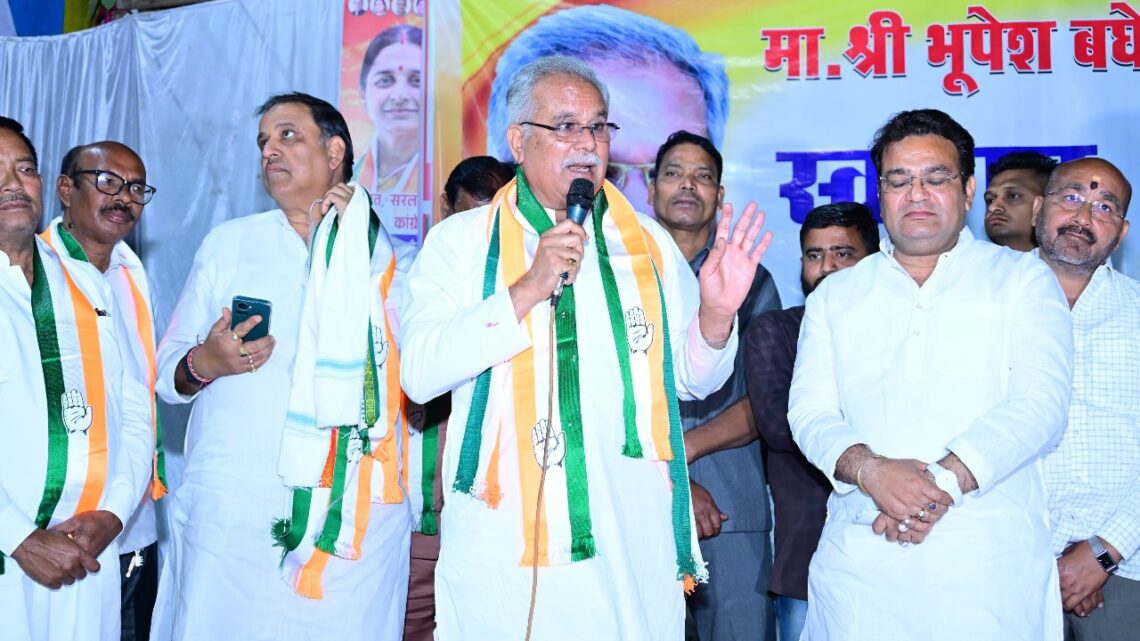 पूर्व मुख्यमंत्री भूपेश बघेल ने कांग्रेस महापौर प्रत्याशी दीप्ति दुबे और वार्ड प्रत्याशियों के लिये किया चुनाव प्रचार पूर्व मुख्यमंत्री भूपेश बघेल ने कांग्रेस महापौर प्रत्याशी दीप्ति दुबे और वार्ड प्रत्याशियों के लिये किया चुनाव प्रचार