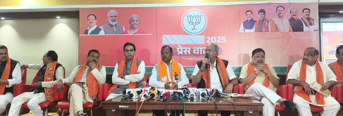भाजपा ने रायपुर निगम के लिए जारी किया अटल विश्वास पत्र भाजपा ने रायपुर निगम के लिए जारी किया अटल विश्वास पत्र
