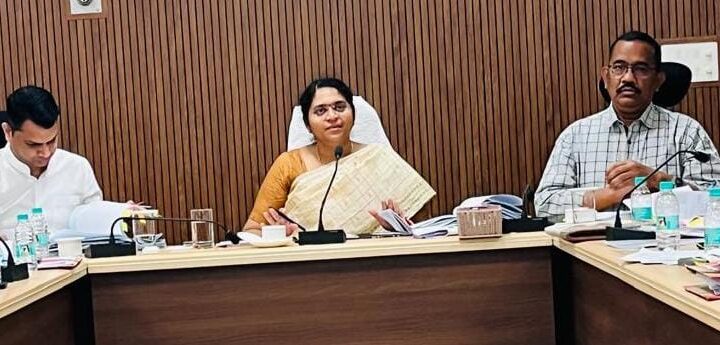 आबकारी सचिव सह आयुक्त सुश्री आर. संगीता ने की विभागीय कार्यों की समीक्षा अवैध मदिरा और मादक पदार्थों पर सख्त कार्रवाई के निर्देश