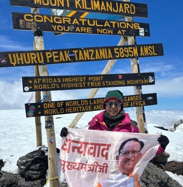 मुख्यमंत्री श्री विष्णु देव साय ने पर्वतारोही निशा यादव को किलिमंजारो फतह पर दी बधाई मुख्यमंत्री श्री विष्णु देव साय ने पर्वतारोही निशा यादव को किलिमंजारो फतह पर दी बधाई