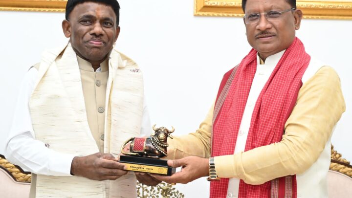 मुख्यमंत्री श्री विष्णु देव साय से गोवा के विधानसभा अध्यक्ष डॉ रमेश बी. तावड़कर ने की सौजन्य मुलाकात