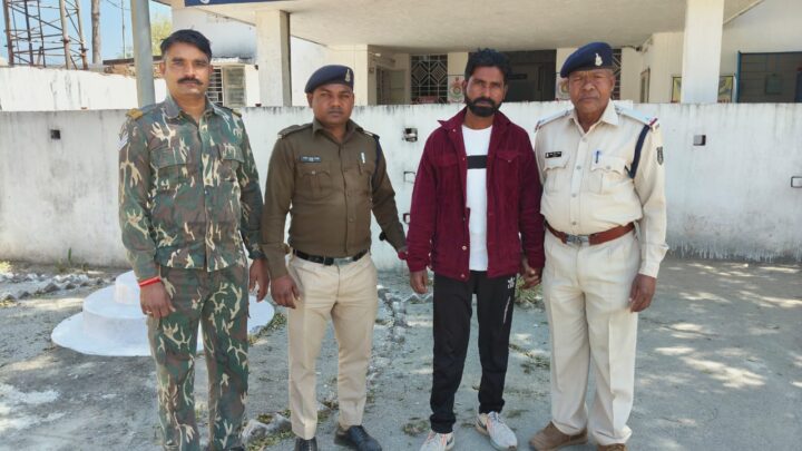 नशीली प्रतिबंधित कफ सिरफ के सप्लायर ,तस्कर आफताब आलम को गिरफ्तार करने में मिली  जशपुर पुलिस को कामयाबी,आरोपी तस्करों को बिक्री हेतु मुहैया कराता था प्रति बंधित नशीला कफ सिरफ ONEREX,तस्कर आफताब आलम वर्ष 2023 से था फरार, पुलिस कर रही थी, लगातार तलाश