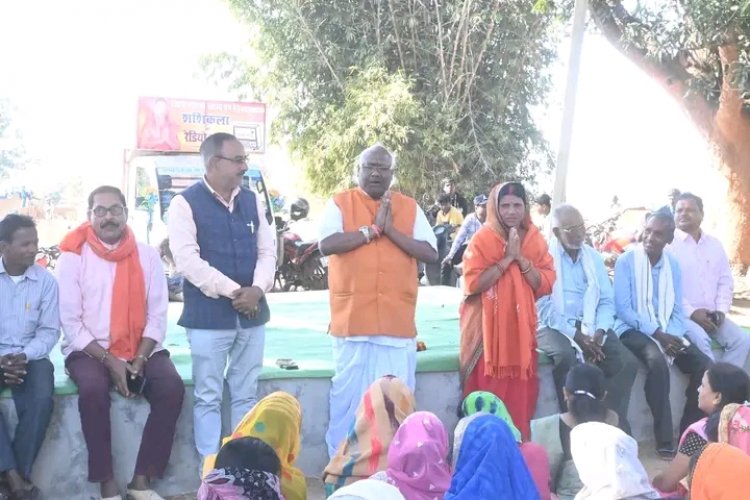 जिला पंचायत सदस्य प्रत्याशी शशिकला भगत के समर्थन में सरगुजा सांसद चिंतामणि महाराज ने किया जनसंपर्क .. बोले,बदलेगी तस्वीर,हर गांव का होगा विकास जिला पंचायत सदस्य प्रत्याशी शशिकला भगत के समर्थन में सरगुजा सांसद चिंतामणि महाराज ने किया जनसंपर्क .. बोले,बदलेगी तस्वीर,हर गांव का होगा विकास