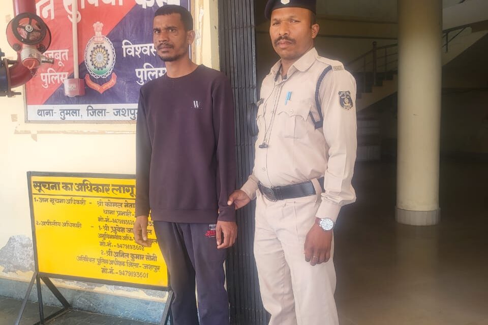 घरेलू विवाद में पति ने की अपनी ही पत्नी की हत्या, सूचना के चंद घंटे के भीतर ही पुलिस ने किया आरोपी पति को गिरफ्तार, घरेलू विवाद में पति ने की अपनी ही पत्नी की हत्या, सूचना के चंद घंटे के भीतर ही पुलिस ने किया आरोपी पति को गिरफ्तार,
