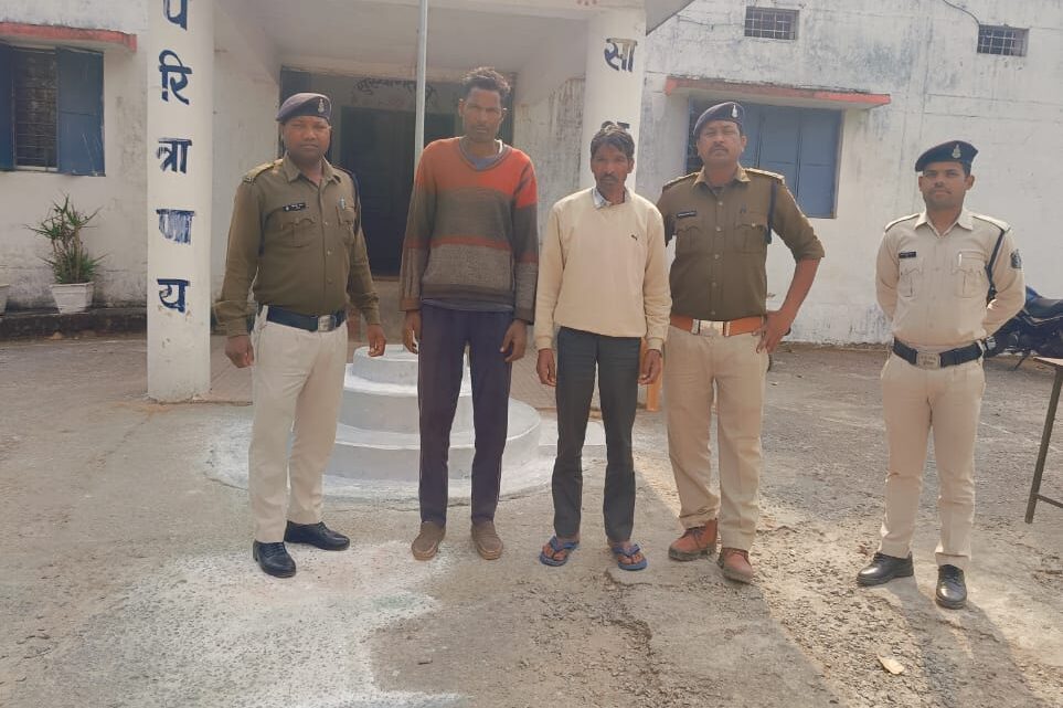 ग्रामीणों के सहयोग से पुलिस ने 06 नग गौ वंशों को तस्करों के चंगुल से कराया मुक्त, दो आरोपियों को किया गिरफ्तार ग्रामीणों के सहयोग से पुलिस ने 06 नग गौ वंशों को तस्करों के चंगुल से कराया मुक्त, दो आरोपियों को किया गिरफ्तार