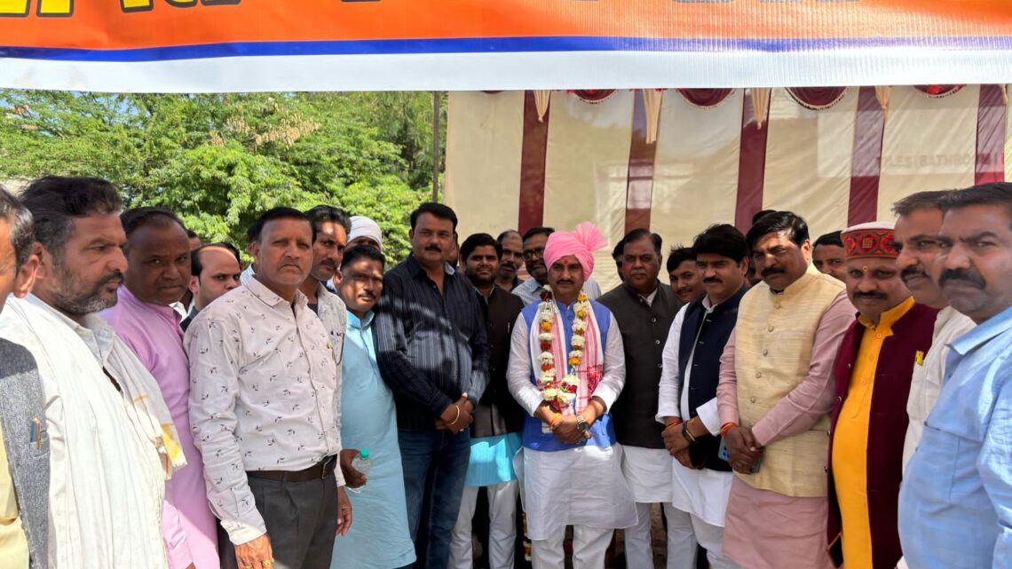 केन्द्रीय आवासन एवं शहरी कार्य राज्य मंत्री श्री तोखन साहू ने आज मध्यप्रदेश के दतिया में विराजी आदिशक्ति मां पीतांबरा माई के मंदिर पहुंचकर दर्शन किए और पूजा-अर्चना कर देशवासियों की सुख-समृद्धि की कामना की। केन्द्रीय आवासन एवं शहरी कार्य राज्य मंत्री श्री तोखन साहू ने आज मध्यप्रदेश के दतिया में विराजी आदिशक्ति मां पीतांबरा माई के मंदिर पहुंचकर दर्शन किए और पूजा-अर्चना कर देशवासियों की सुख-समृद्धि की कामना की।