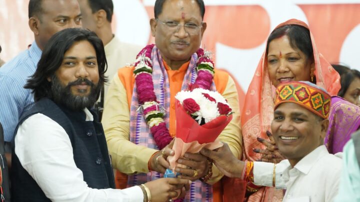 मुख्यमंत्री श्री विष्णु देव साय को मिली जन-जन की शुभकामनाएं, जन्मदिन पर मुख्यमंत्री निवास बना उल्लास का केंद्र  मुख्यमंत्री श्री साय ने जनता का आभार जताया, प्रदेश के विकास में निरंतर समर्पण का संकल्प दोहराया