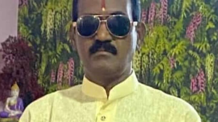 अचानक ह्रदयाघात से तबियत बिगड़ी जिसके बाद उन्हें अस्पताल में भर्ती कराया गया जहां ईलाज के दौरान उनका निधन