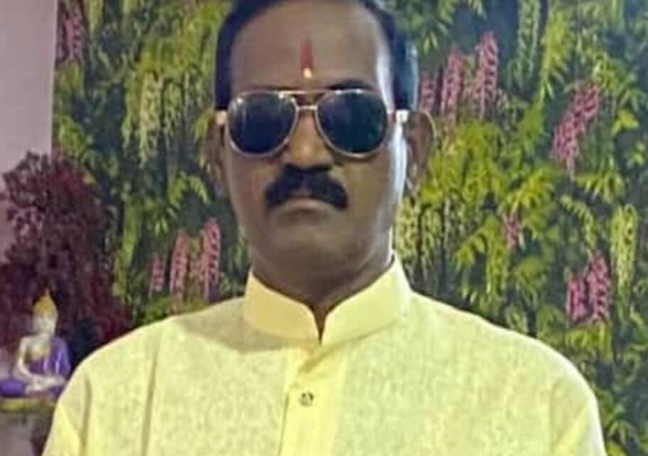 अचानक ह्रदयाघात से तबियत बिगड़ी जिसके बाद उन्हें अस्पताल में भर्ती कराया गया जहां ईलाज के दौरान उनका निधन अचानक ह्रदयाघात से तबियत बिगड़ी जिसके बाद उन्हें अस्पताल में भर्ती कराया गया जहां ईलाज के दौरान उनका निधन
