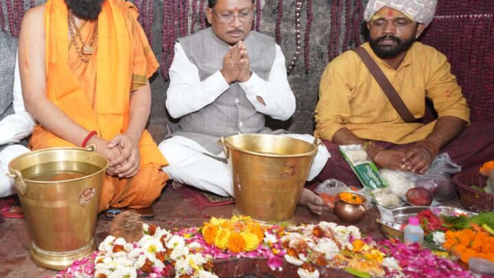 मुख्यमंत्री श्री विष्णुदेव साय ने भगवान श्री राजीव लोचन की पूजा-अर्चना कर प्रदेशवासियों की सुख-समृद्धि की कामना की