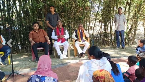 गणेश राम भगत लिटिल जूदेव शौर्य प्रताप सिंह जूदेव के साथ जशपुरिया अंदाज मे चुनाव प्रचार जारी,आदिवासी नेता श्री भगत,कहा -कुमार साहब के नाती के साथ मैदान मे उतरना अद्भुत क्षण