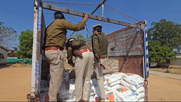 डेढ़ करोड़ की अंग्रेजी शराब  को जशपुर पुलिस ने किया जप्त, पंजाब की शराब को झारखंड, बिहार राज्य में खपाने  के लिए,ले जा रहे थे तस्कर