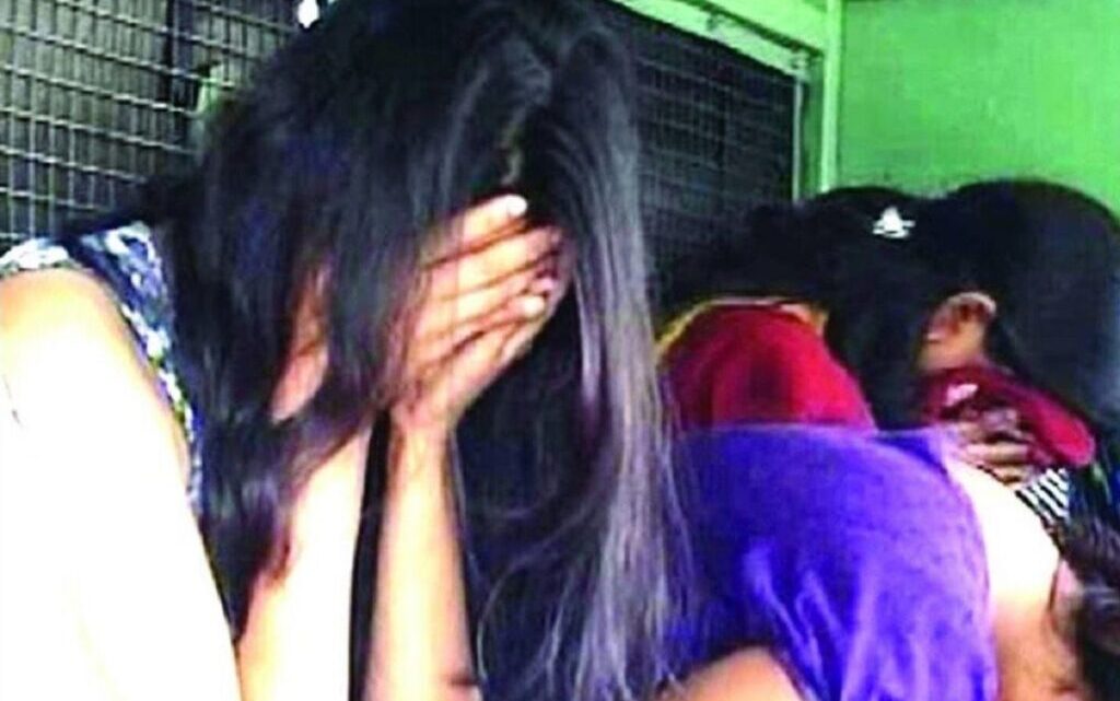 राजधानी में चल रहा था हाइप्रोफाइल सेक्स रैकेट, विदेशी लड़कियों सहित कई अन्य राज्यों से भी जुड़े तार, 8 गिरफ्तार राजधानी में चल रहा था हाइप्रोफाइल सेक्स रैकेट, विदेशी लड़कियों सहित कई अन्य राज्यों से भी जुड़े तार, 8 गिरफ्तार