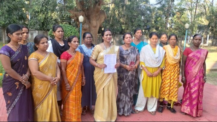 पोषण ट्रेकर ऐप में आ रही तकनीकी समस्याओं के कारण बेवजह बिना गलती का काटा जा कार्यकताओं का मानदेय,छत्तीसगढ़ आंगनबाड़ी कार्यकर्ता सहायिका संघ ने कलेक्टर को ज्ञापन सौंप किया समस्या का निदान करने मांग