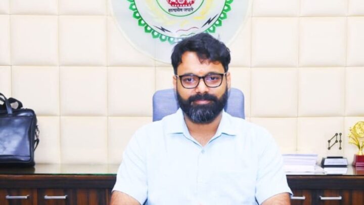 मयाली में शिव महापुराण स्थल पर पहुंच हेतु बसों के रूट में करें विस्तार- कलेक्टर जशपुर सहित संलग्न जिलों के बस संचालक एवं खदान संचालकों से कलेक्टर ने की चर्चा बड़ी संख्या में श्रदालुओं के आगमन को देखते हुए सुरक्षा व्यवस्था करने के कलेक्टर ने दिए निर्देश