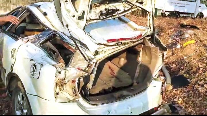 महाकुंभ जा रहे श्रद्धालुओं की कार दुर्घटनाग्रस्त, बेंगलुरू से जा रहे थे प्रयागराज, कोण्डागांव में