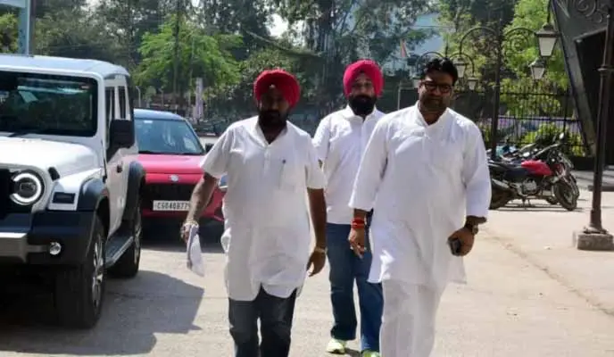 ED अपडेट: कांग्रेस प्रभारी मंत्री से 1 घंटे से ज्यादा वक्त से पूछताछ जारी, उधर, कांग्रेस नेताओं का ED दफ्तर के बाहर जुटान शुरू