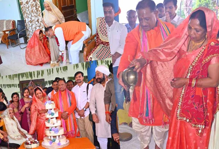 मां का आशीर्वाद, सत्यनारायण पूजा और शुभकामनाओं का तांता, जन्मदिन पर कुछ इस तरह गुजरा मुख्यमंत्री का पूरा दिन