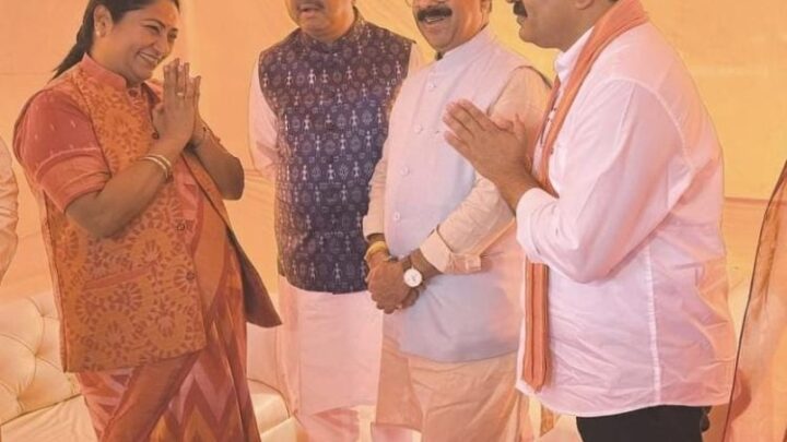 शिष्टाचार: दिल्ली की नई सीएम रेखा गुप्ता को उपमुख्यमंत्री विजय शर्मा ने दी बधाई