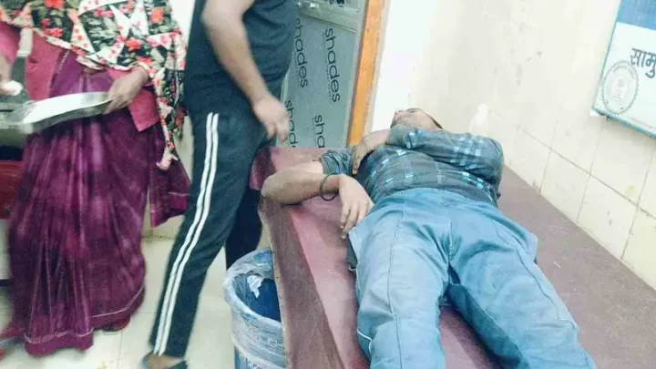 Breaking News jashpur:-बीडीसी प्रत्यासी के बेटे की दबंगई,अपने बचे पैसे को मांगने गये युवक को बंधक बनाकर 4 घंटों तक बेदम पीटा, पीड़ित अस्पताल में भर्ती,शिकायत के बाद जांच में जुटी पुलिस