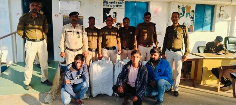 5 लाख कीमत के 1000 नशीली कफ सिरप के साथ 1 अपचारी सहित 4 गिरफ्तार,