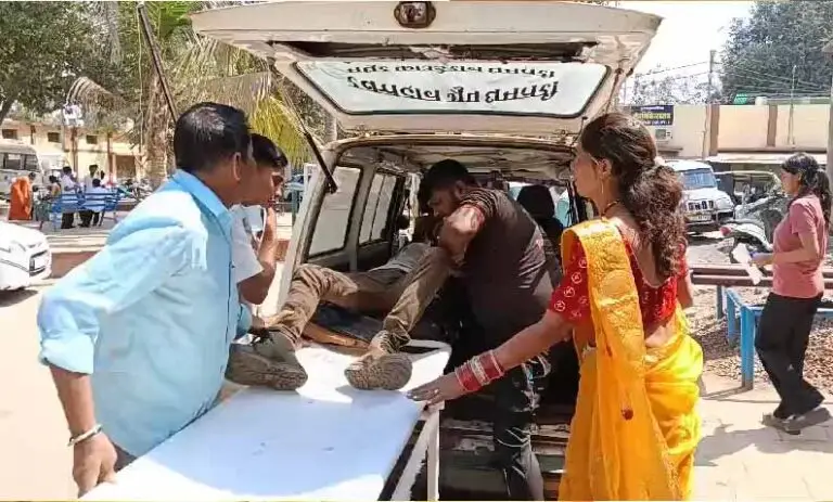कमलचंद भंजदेव के काफिले की गाड़ी ने मारी टक्कर, वाहन में सवार कई लोग घायल, तीन की हालत गंभीर कमलचंद भंजदेव के काफिले की गाड़ी ने मारी टक्कर, वाहन में सवार कई लोग घायल, तीन की हालत गंभीर