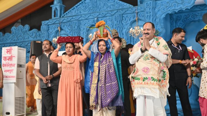 जशपुर के सबसे बड़े प्राकृतिक शिवलिंग मधेश्वर पहाड़ की ख्याति देश विदेश तक पहुंची … पंडित श्री प्रदीप मिश्रा सात दिवसीय महाशिवपुराण कथा का भव्य समापन पंडित श्री मिश्रा ने सफल आयोजन के लिए मुख्यमंत्री श्री विष्णु देव साय, श्रीमती कौशल्या साय और जिला प्रशासन, पुलिस प्रशासन, आयोजन समिति को दिया धन्यवाद,महाशिवपुराण की कथा 272 देश विदेश के शिव भक्तों ने भी सुना
