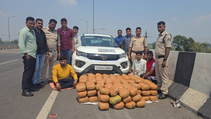 बिलासपुर पुलिस की बड़ी कार्रवाई, चेकिंग पॉइंट पर टाटा नेक्साॅन कार से 100 किलो गांजा बरामद,तीन आरोपी गिरफ्तार,प्रधानमंत्री आगमन के मद्देनजर की जा रही थी गाड़ियों की जांच