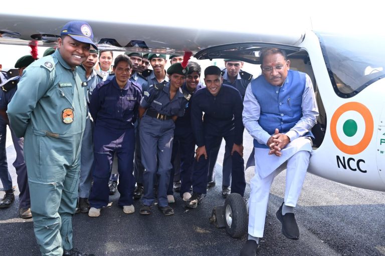 राज्य सरकार युवाओं को बनाएगी पायलट, हर संभव सहायता होगी उपलब्ध, CM ने किया जशपुर में विमान उड़ान प्रशिक्षण का शुभारंभ राज्य सरकार युवाओं को बनाएगी पायलट, हर संभव सहायता होगी उपलब्ध, CM ने किया जशपुर में विमान उड़ान प्रशिक्षण का शुभारंभ