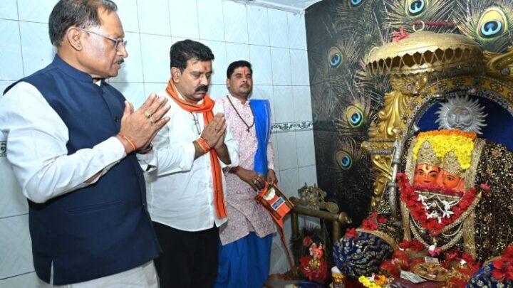 मुख्यमंत्री ने माता कौशल्या की पूजा-अर्चना कर प्रदेशवासियों की सुख-समृद्धि की कामना की, मंदिर परिसर के सौंदर्यीकरण व रखरखाव हेतु दिशानिर्देश माता कौशल्या व प्रभु श्रीराम के दर्शन कर प्रदेश की खुशहाली की कामना की, वैद्यराज सुषेण मंदिर व श्री दशरथ दरबार के किए दर्शन, जलसेन सरोवर में कछुओं को खिलाया दाना