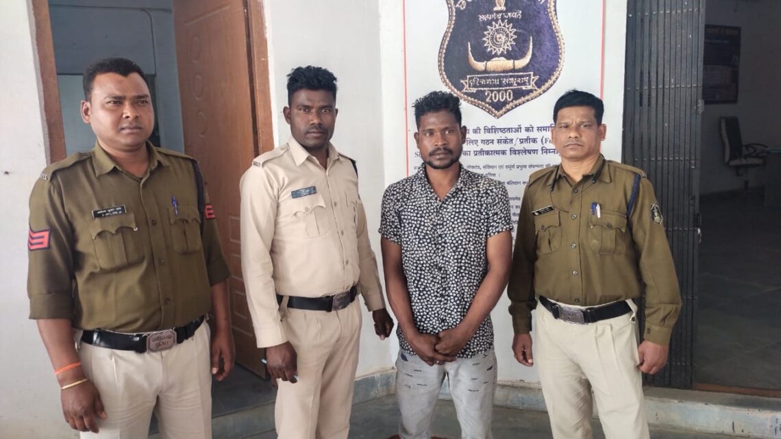 चोरी के तीन प्रकरण में फरार स्थाई वारंटी को कुनकुरी पुलिस ने किया गिरफ्तार, भेजा जेल