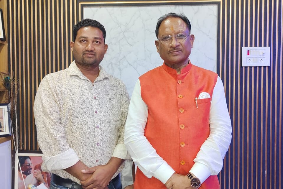 सरोज यादव ने 202 वोटों से जीती बी.डी.सी जनपद पंचायत सदस्य की सीट,मुख्यमंत्री विष्णु देव साय ने जीत की बधाई सरोज यादव ने 202 वोटों से जीती बी.डी.सी जनपद पंचायत सदस्य की सीट,मुख्यमंत्री विष्णु देव साय ने जीत की बधाई