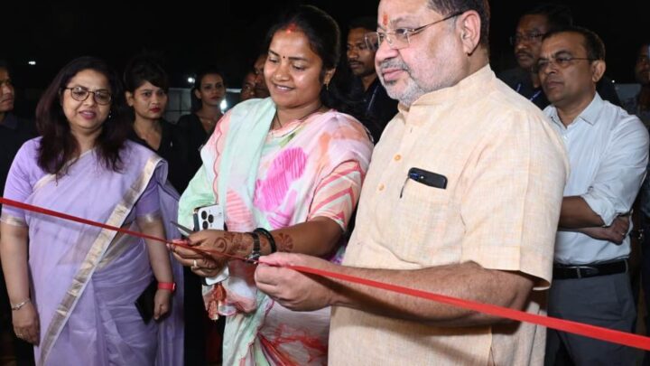 राजधानी रायपुर में महिला मड़ई का शुभार  महिला एवं बाल विकास मंत्री श्रीमती लक्ष्मी राजवाड़े ने स्टॉलों का किया अवलोकन  साइंस कॉलेज में 08 मार्च तक चलेगा महिला मड़ई   महिला समूहों ने लगाए बिक्री सह प्रदर्शनी स्टॉल