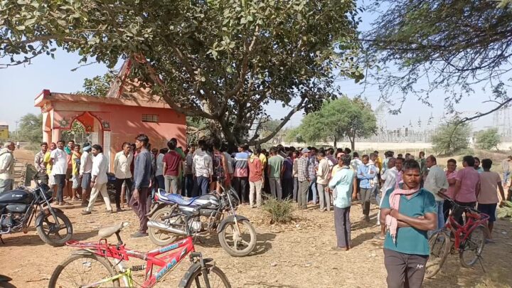 पेड़ पर लटकती मिली युवक और युवती के लाश