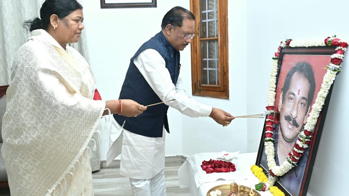 मुख्यमंत्री श्री साय ने स्वर्गीय श्री दिलीप सिंह जूदेव की जयंती पर उन्हें किया नमन मुख्यमंत्री श्री साय ने स्वर्गीय श्री दिलीप सिंह जूदेव की जयंती पर उन्हें किया नमन