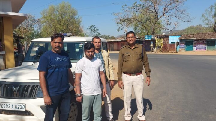 हत्या के मामले में दो साल से फरार आरोपी को जशपुर पुलिस ने गुजरात से पकड़ वापस लाया, गिरफ्तार कर भेजा जेल